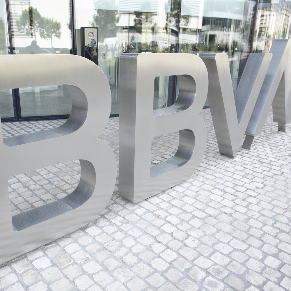 Realizamos inspecciones de baja tensión en oficinas y edificios corporativos de BBVA en Andalucía y Cataluña